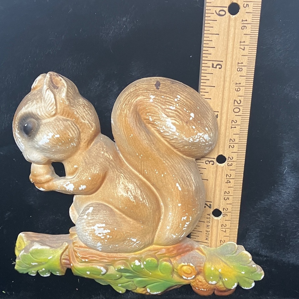 Chalk ware squirrel - Picture 7 of 7